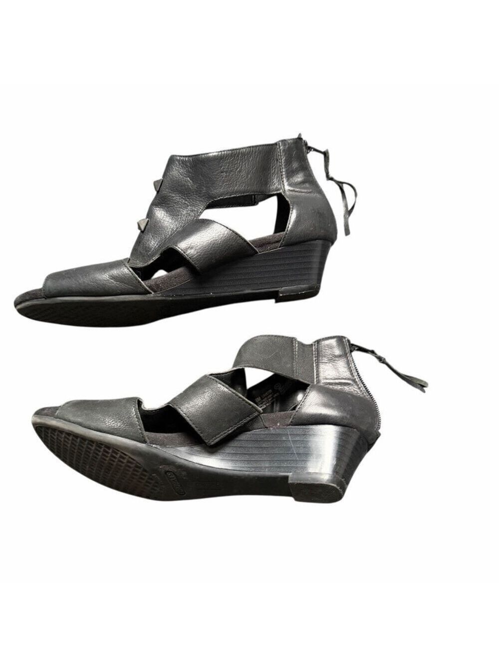 Aerosoles Heelrest Layette Black Pyramid Stud 1.5” Wedge Sandals Size 8 M